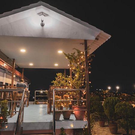 Hotel Nepalaya Катманду Экстерьер фото
