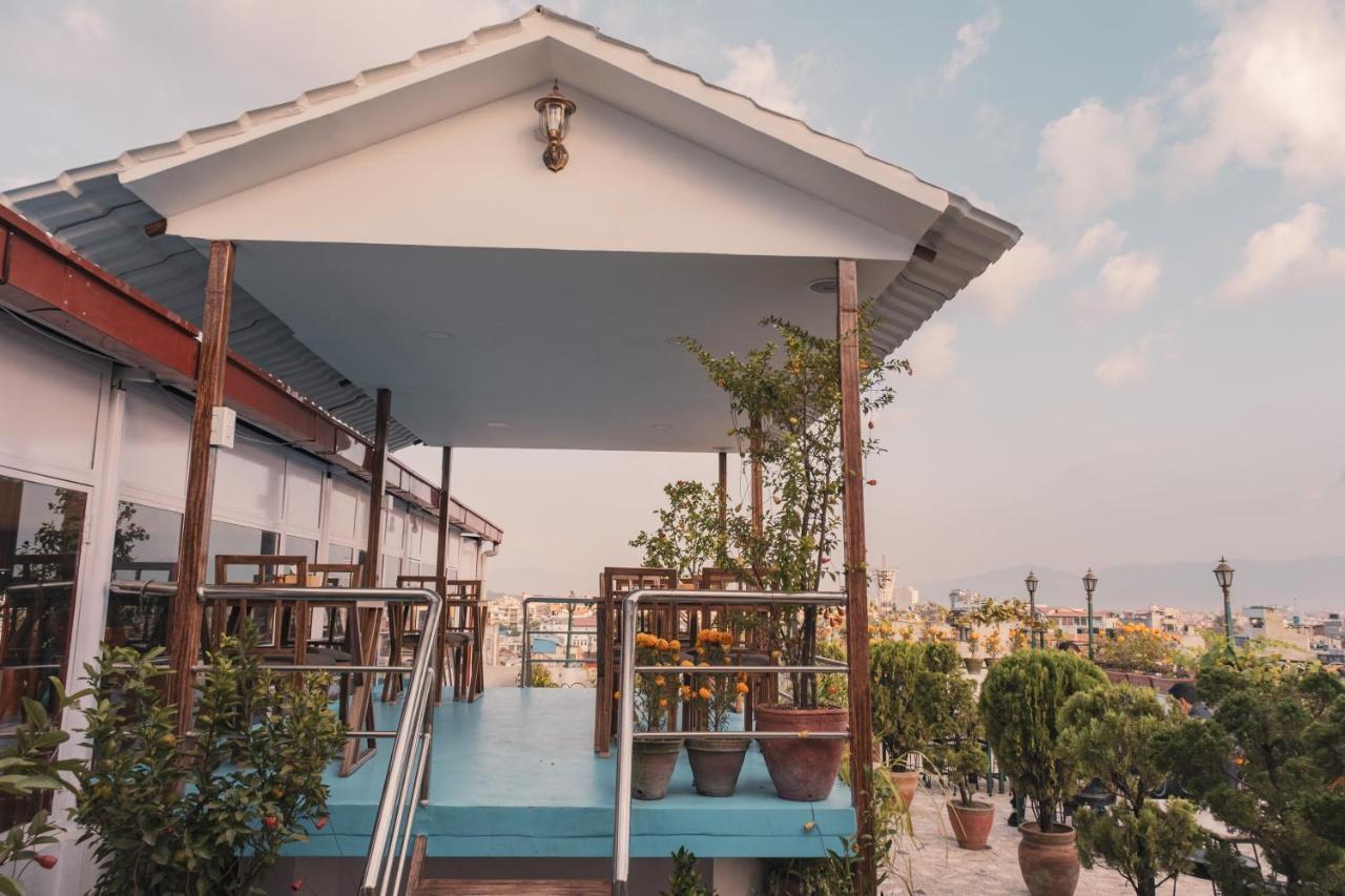 Hotel Nepalaya Катманду Экстерьер фото