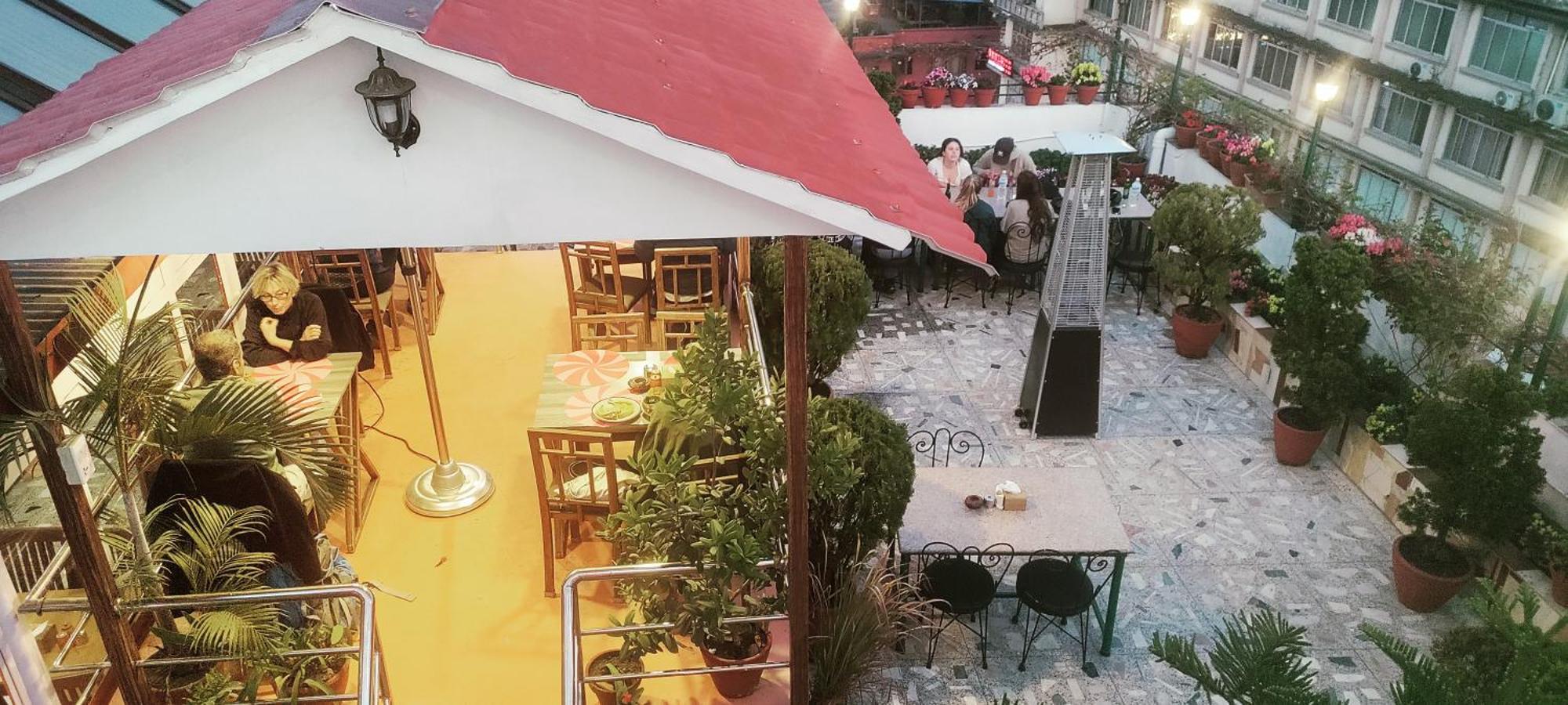 Hotel Nepalaya Катманду Экстерьер фото