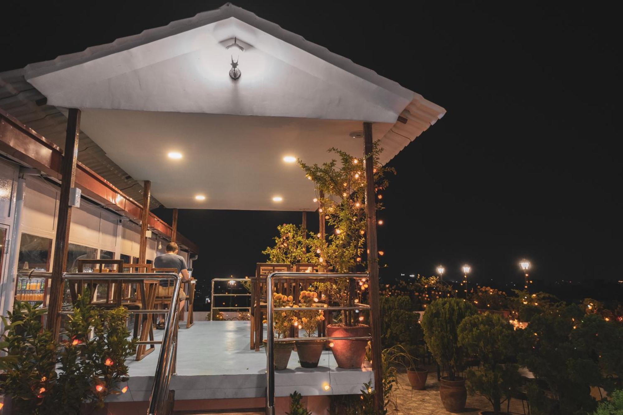 Hotel Nepalaya Катманду Экстерьер фото
