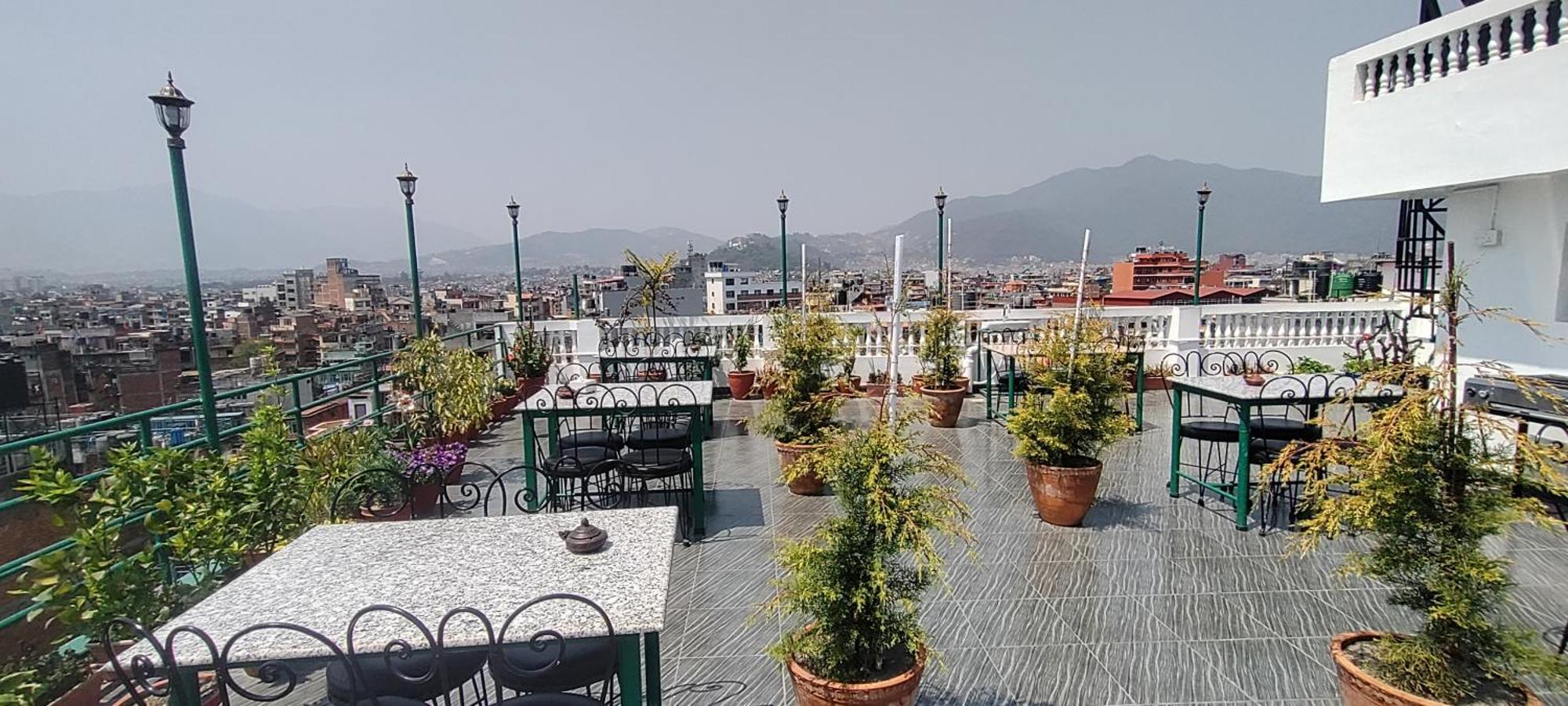 Hotel Nepalaya Катманду Экстерьер фото