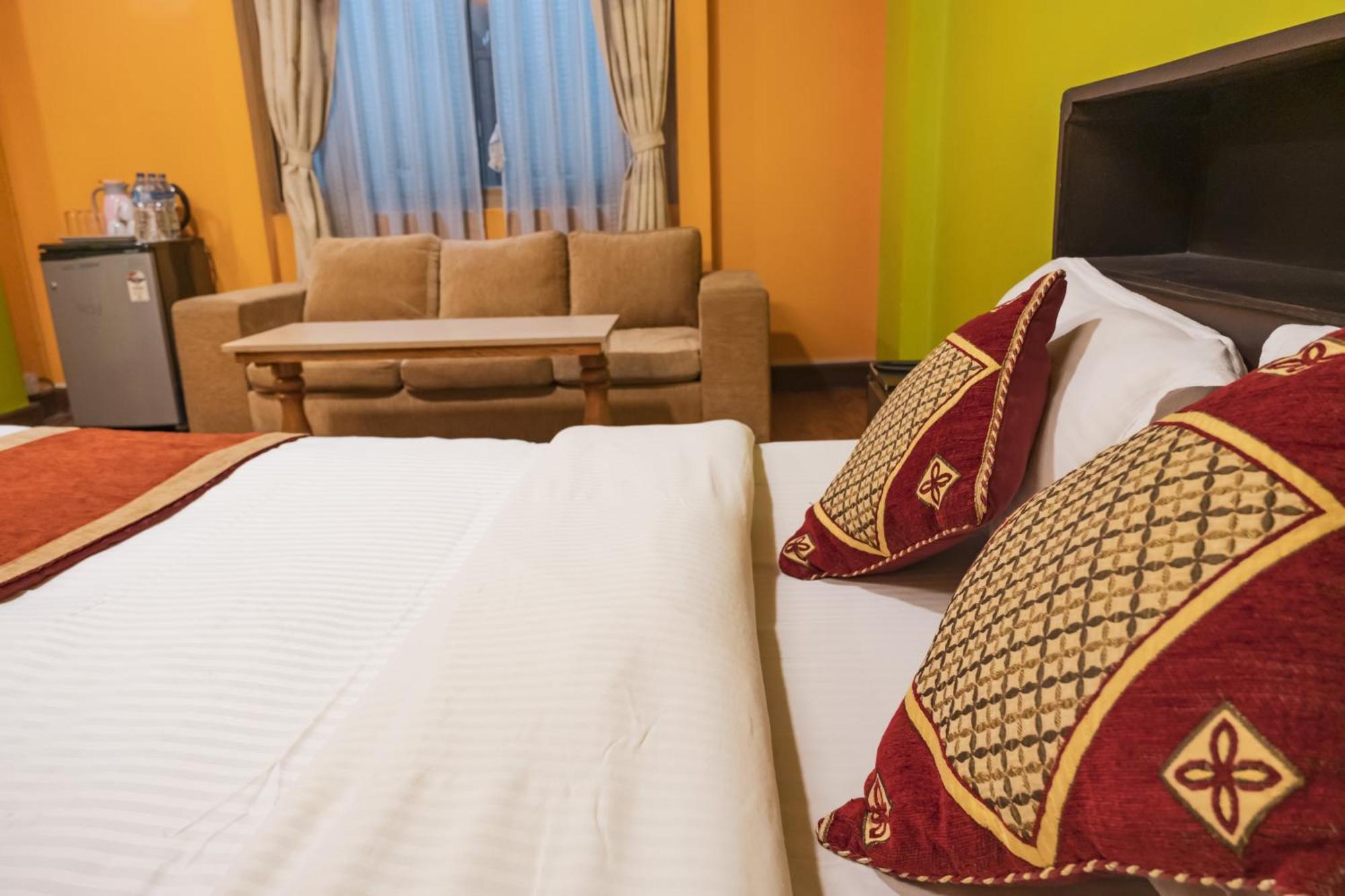Hotel Nepalaya Катманду Экстерьер фото