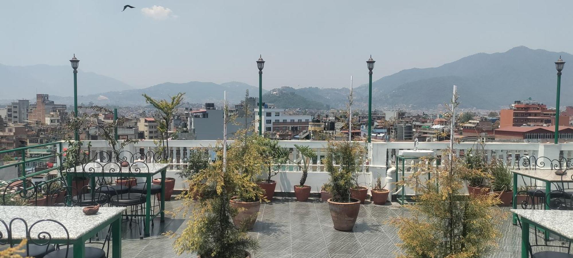 Hotel Nepalaya Катманду Экстерьер фото