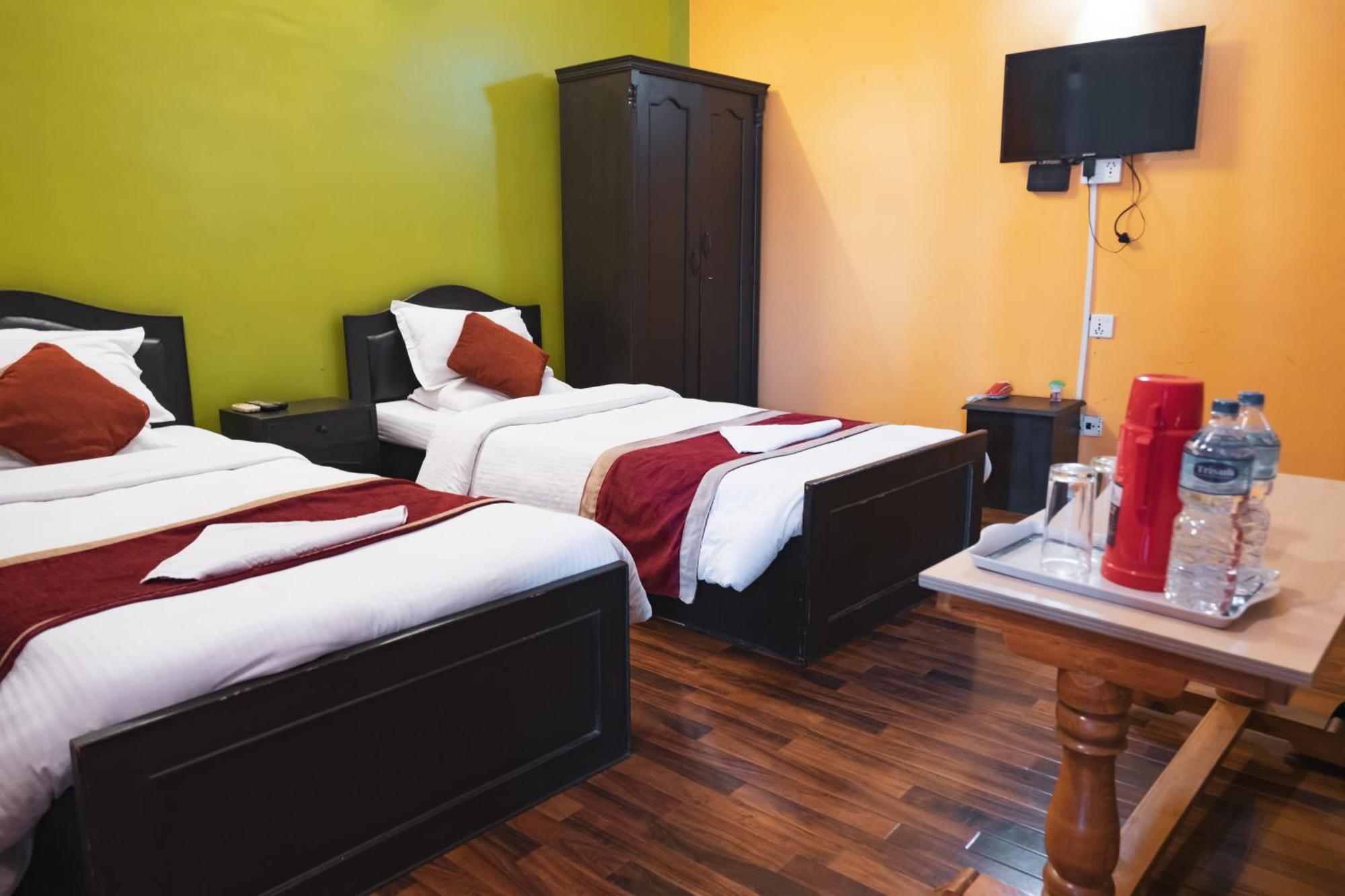 Hotel Nepalaya Катманду Экстерьер фото