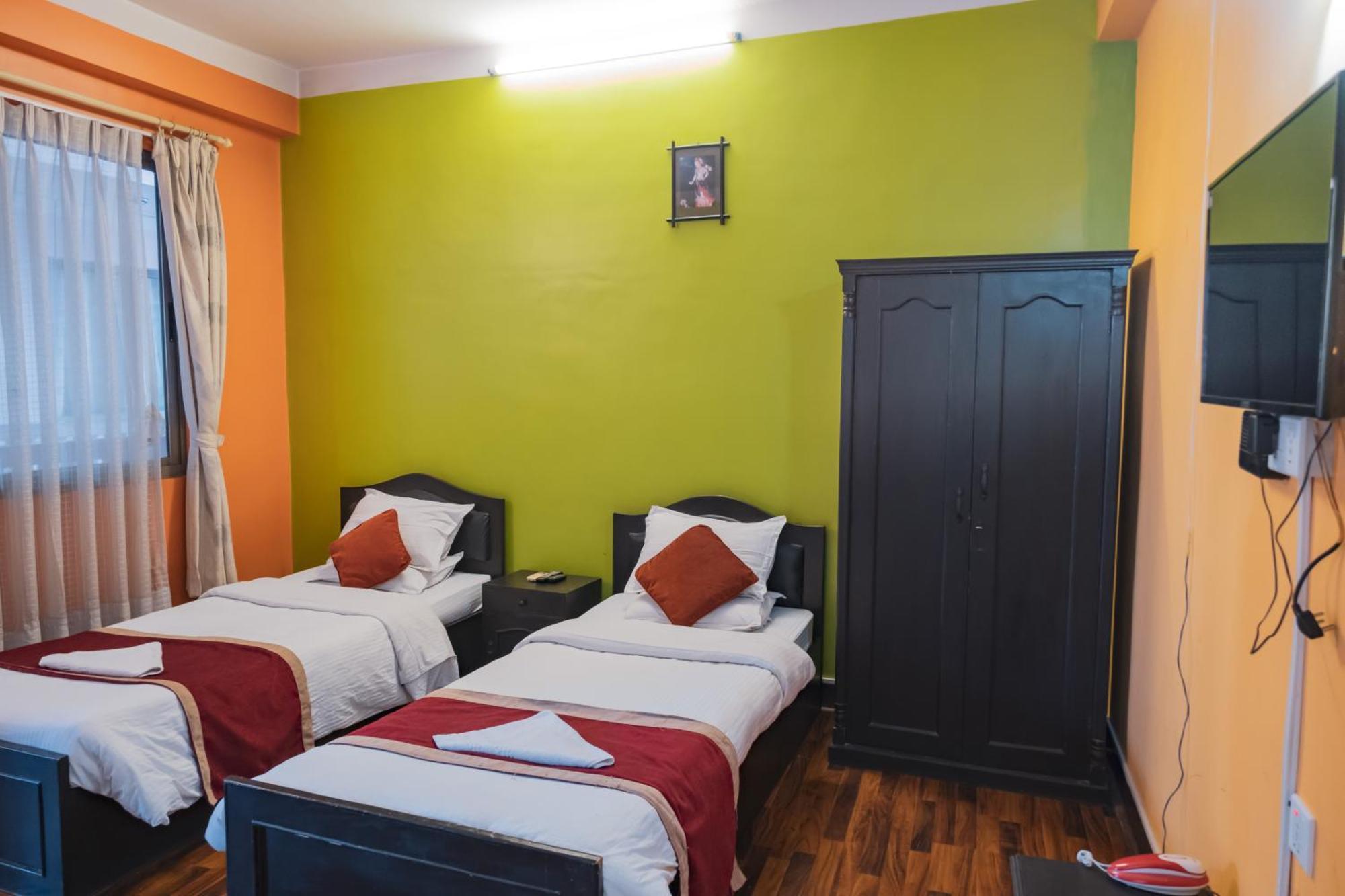 Hotel Nepalaya Катманду Экстерьер фото