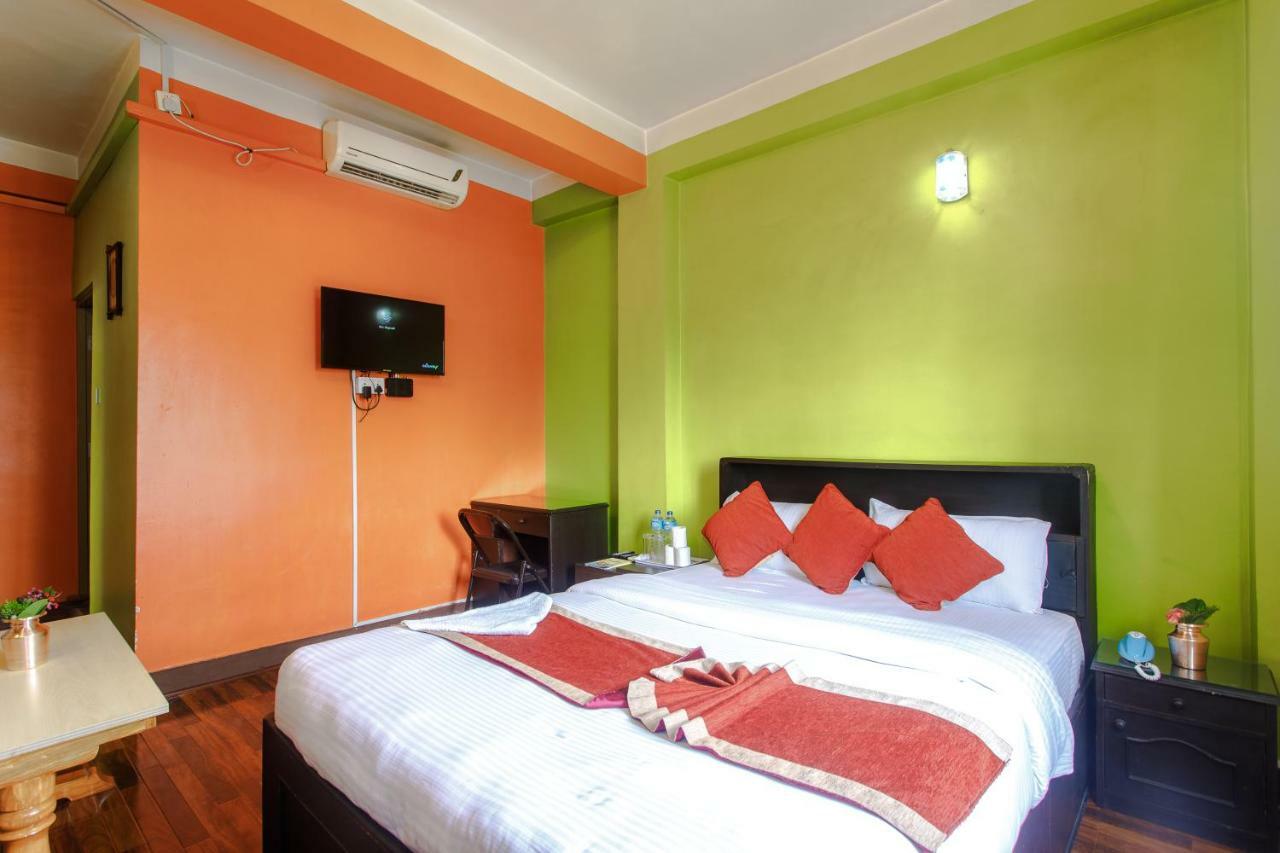 Hotel Nepalaya Катманду Экстерьер фото