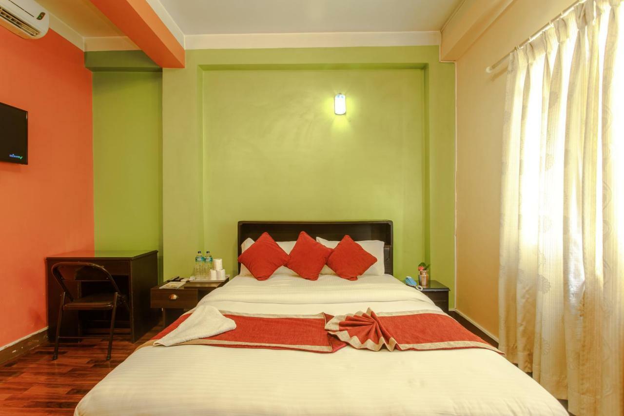 Hotel Nepalaya Катманду Экстерьер фото