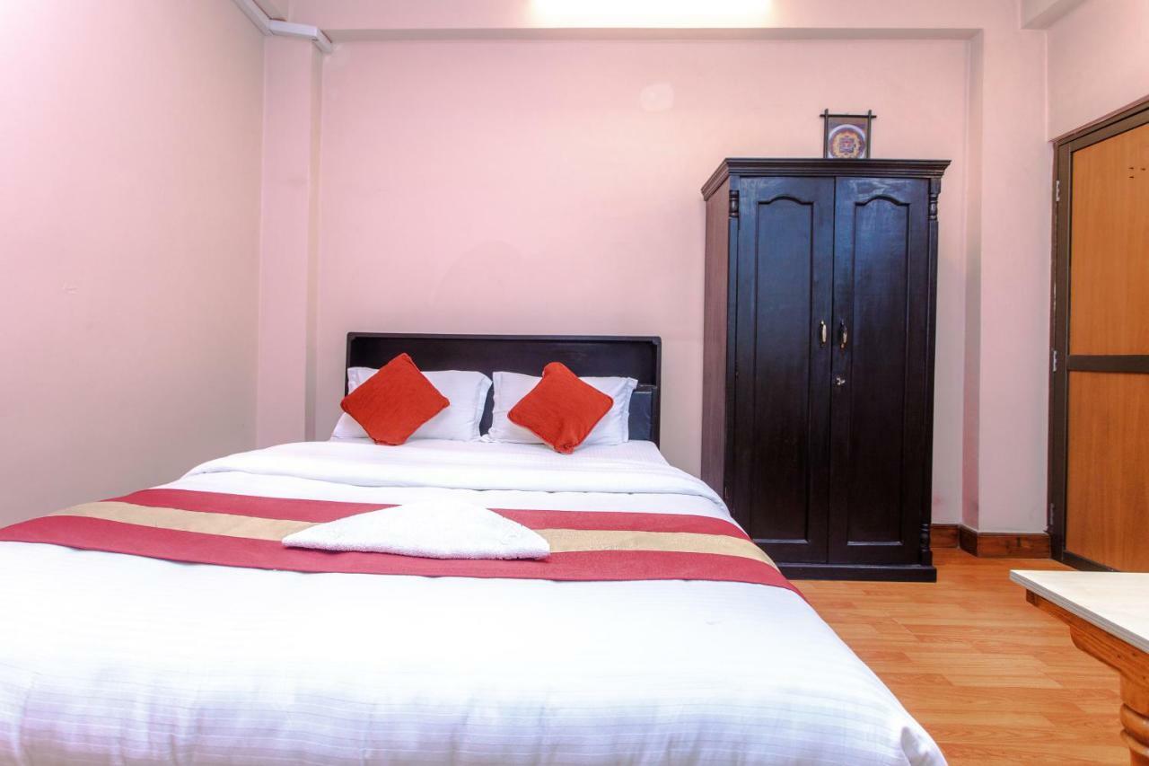 Hotel Nepalaya Катманду Экстерьер фото
