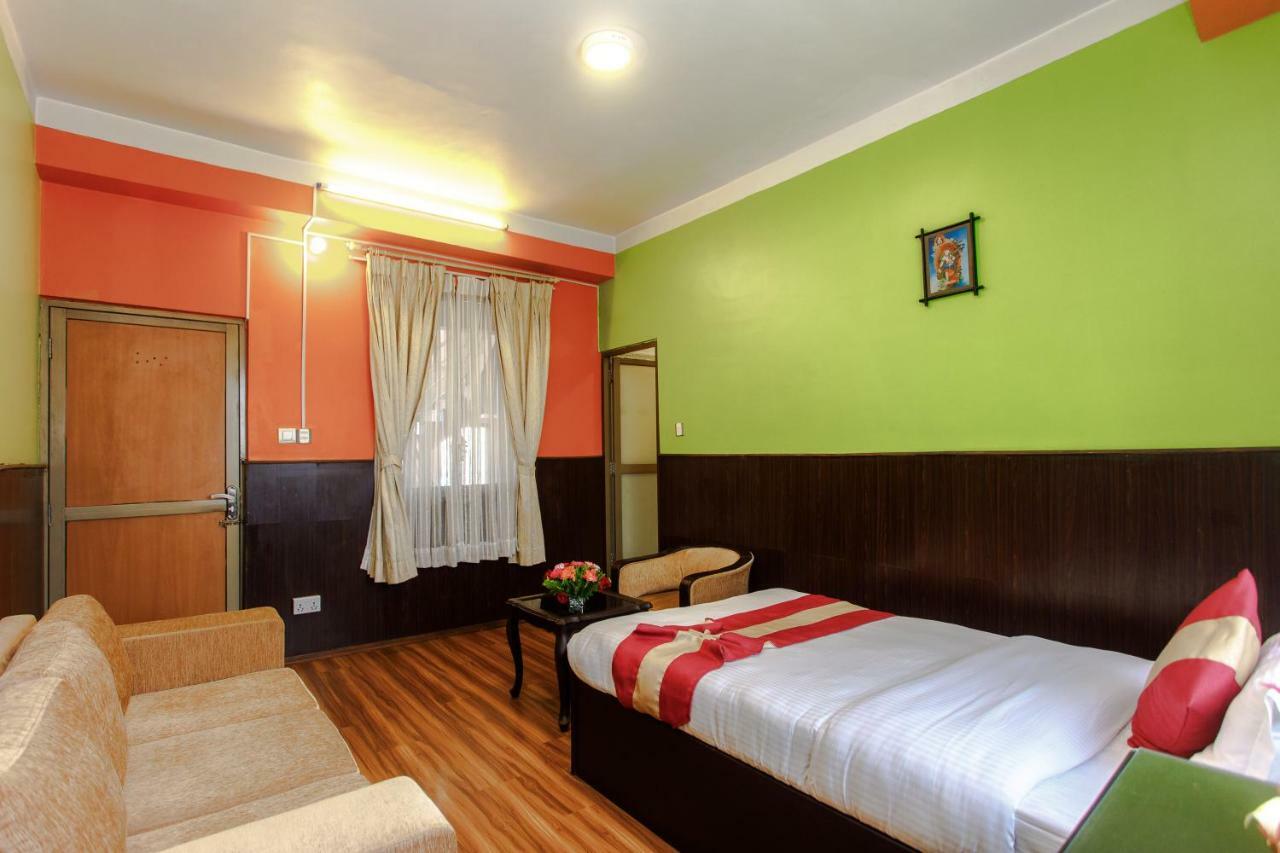 Hotel Nepalaya Катманду Экстерьер фото