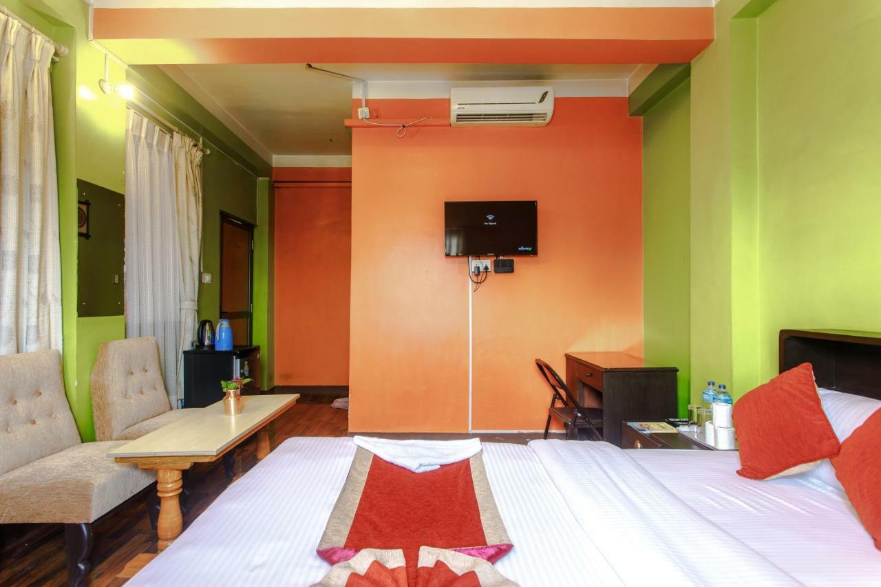 Hotel Nepalaya Катманду Экстерьер фото